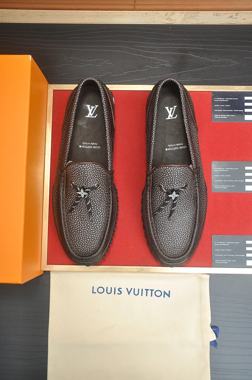 Men's men's shoes💰660💶[LOUIS VUITTON] (original order) new style🍀LV Louis Vuitton* - top version of LV classic beanie shoes! Made of imported original single cowhide, original leather side strips and wear-resistant rubber outsole! High quality products! Code number 39-45 (45 customized)
